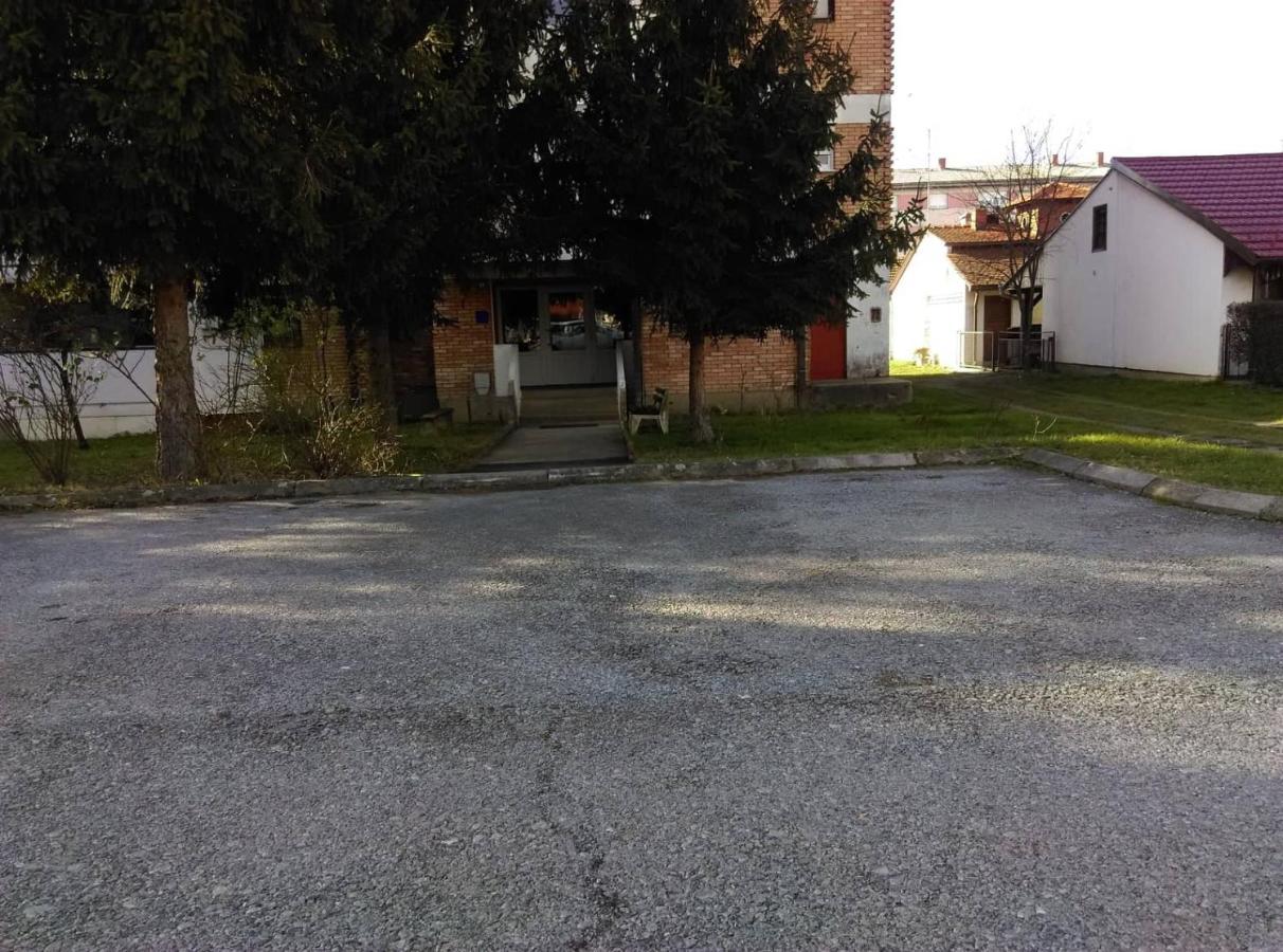 Studio Apartman Zdral Daruvar Exterior photo